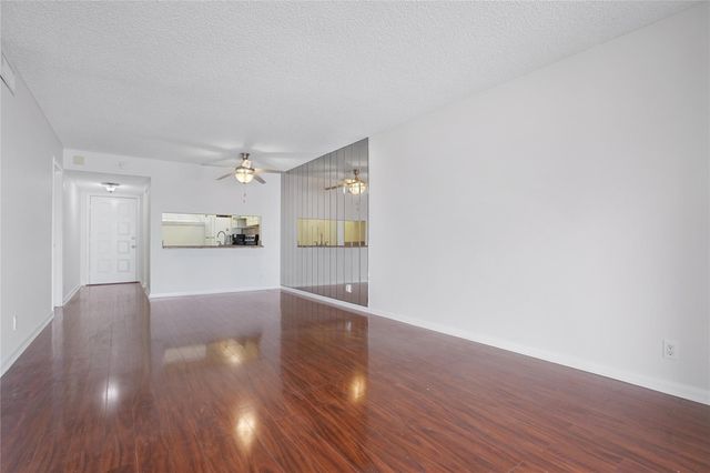 109 Lake Emerald Drive 110, Oakland Park, FL 33309