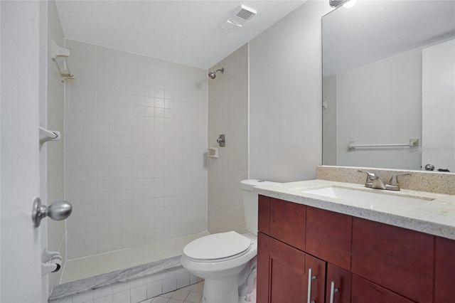 109 Lake Emerald Drive 110, Oakland Park, FL 33309