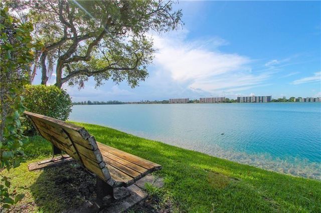 109 Lake Emerald Drive 110, Oakland Park, FL 33309