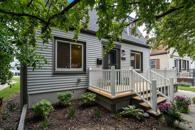 806 S 93rd STREET, West Allis, WI 53214
