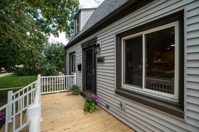 806 S 93rd STREET, West Allis, WI 53214