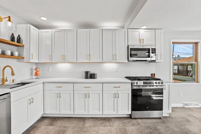 806 S 93rd STREET, West Allis, WI 53214