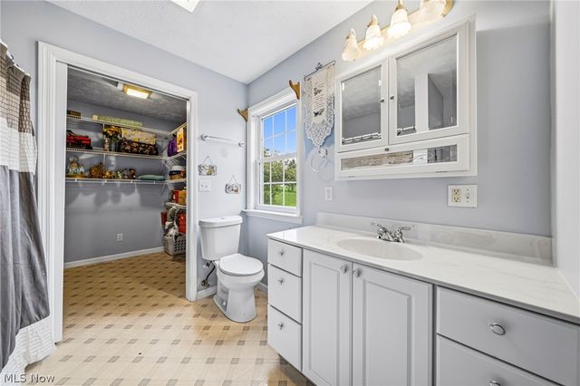 14751 Aspen Hills Lane, Burton, OH 44021