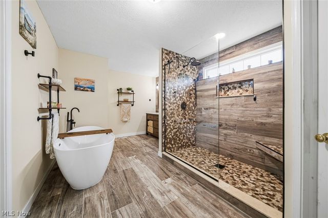 14751 Aspen Hills Lane, Burton, OH 44021