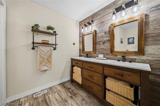 14751 Aspen Hills Lane, Burton, OH 44021