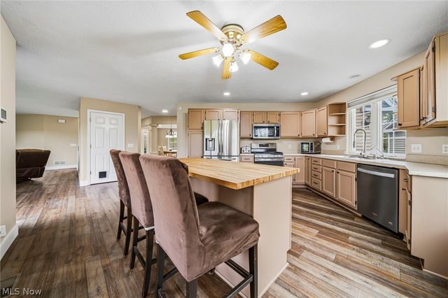 14751 Aspen Hills Lane, Burton, OH 44021