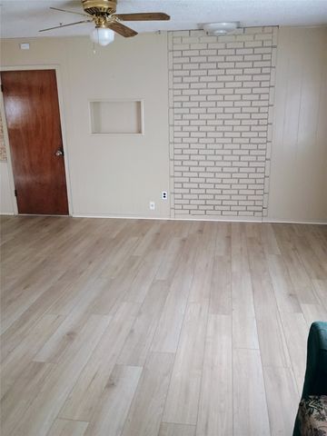 1303 E Boynton Street, Hamilton, TX 76531