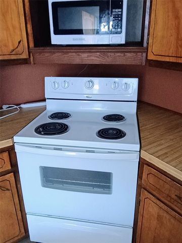 1303 E Boynton Street, Hamilton, TX 76531