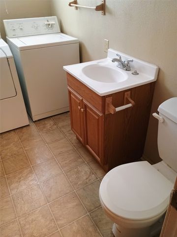 1303 E Boynton Street, Hamilton, TX 76531