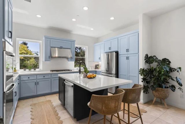 4305 Manchester Avenue, Encinitas, CA 92024