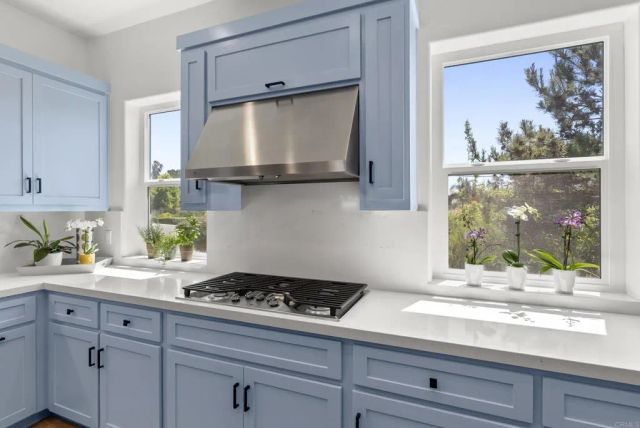 4305 Manchester Avenue, Encinitas, CA 92024