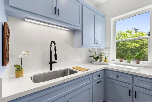 4305 Manchester Avenue, Encinitas, CA 92024
