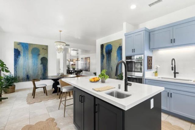 4305 Manchester Avenue, Encinitas, CA 92024
