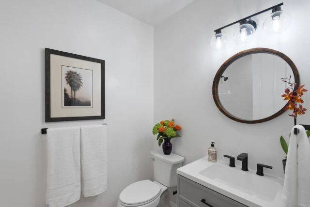 4305 Manchester Avenue, Encinitas, CA 92024