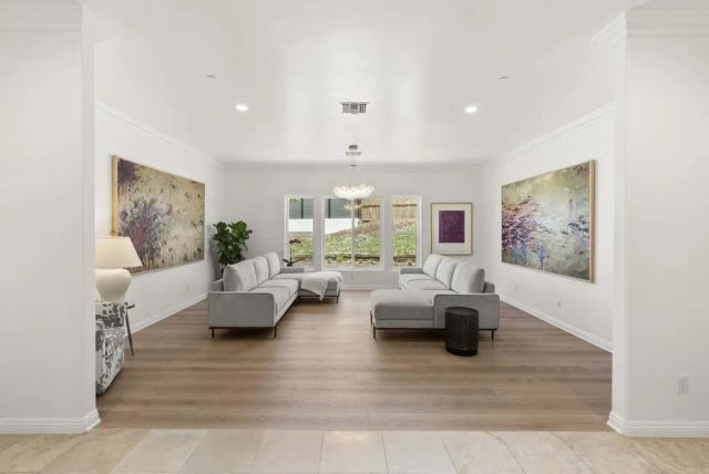 4305 Manchester Avenue, Encinitas, CA 92024