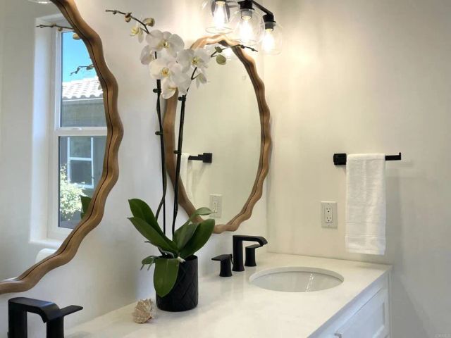 4305 Manchester Avenue, Encinitas, CA 92024