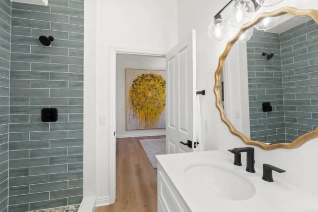 4305 Manchester Avenue, Encinitas, CA 92024