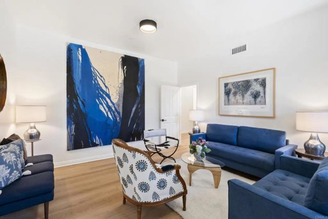 4305 Manchester Avenue, Encinitas, CA 92024