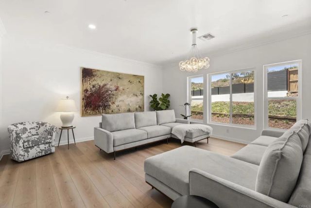 4305 Manchester Avenue, Encinitas, CA 92024