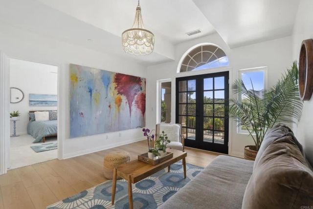 4305 Manchester Avenue, Encinitas, CA 92024