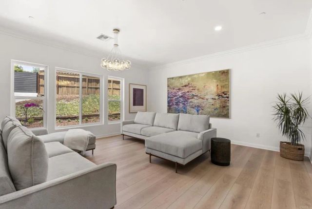 4305 Manchester Avenue, Encinitas, CA 92024