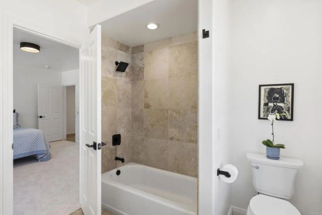 4305 Manchester Avenue, Encinitas, CA 92024