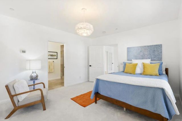 4305 Manchester Avenue, Encinitas, CA 92024