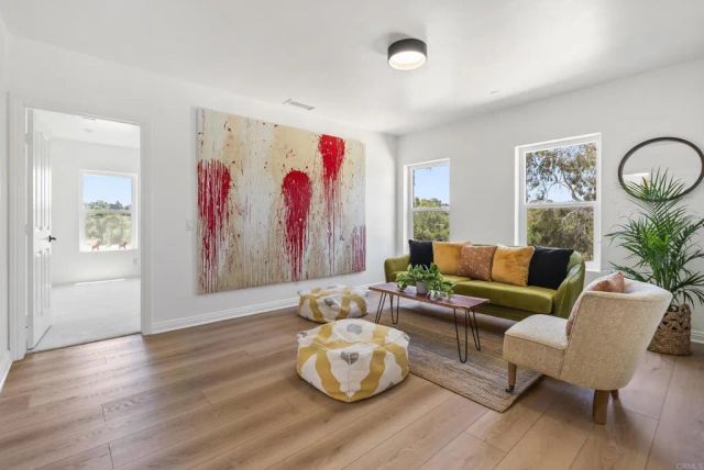 4305 Manchester Avenue, Encinitas, CA 92024