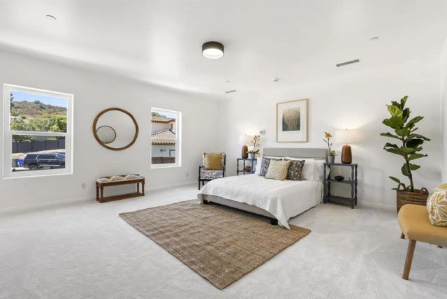 4305 Manchester Avenue, Encinitas, CA 92024