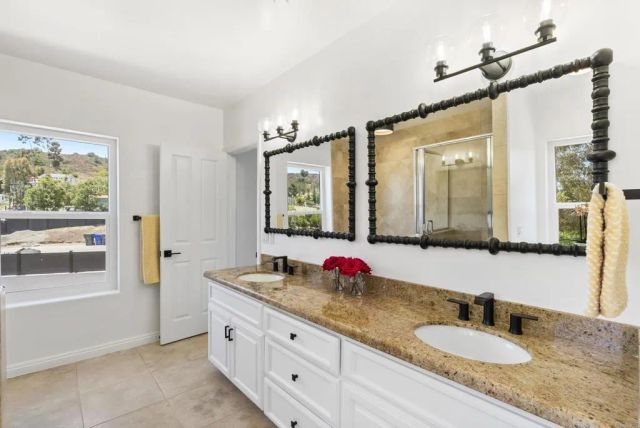 4305 Manchester Avenue, Encinitas, CA 92024
