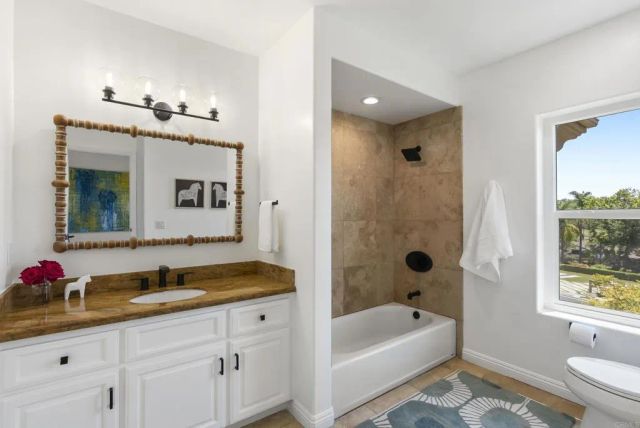 4305 Manchester Avenue, Encinitas, CA 92024