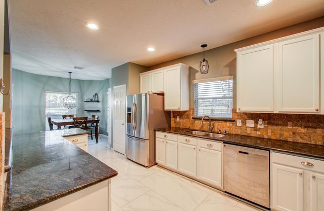 7714 Trophy Place Drive, Humble, TX 77346