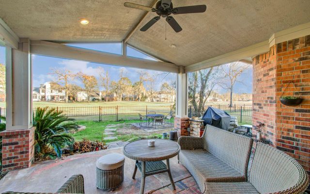 7714 Trophy Place Drive, Humble, TX 77346