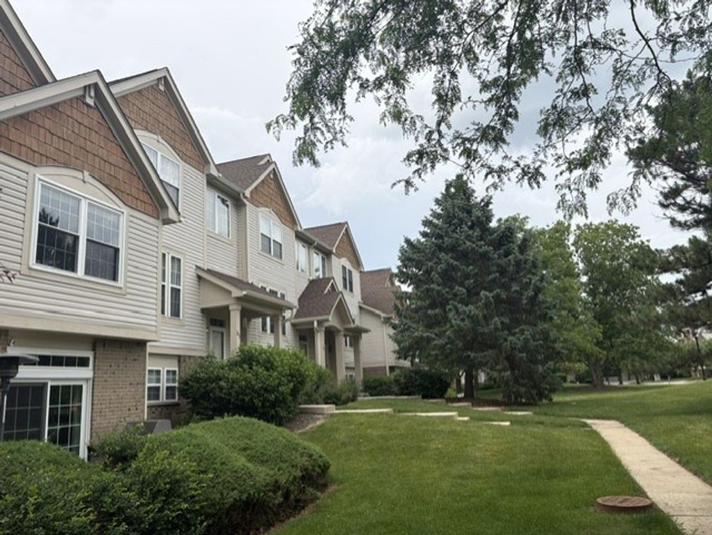 1295 Georgetown Way, Vernon Hills, IL 60061