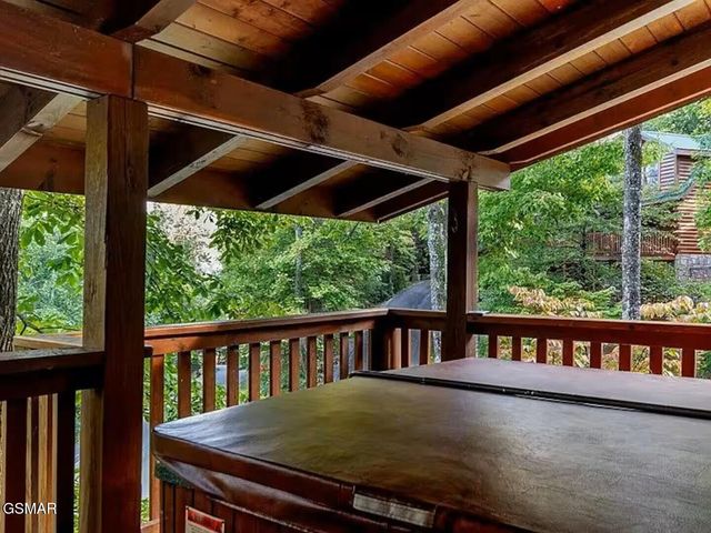 749 Yona Trail Way, Gatlinburg, TN 37738