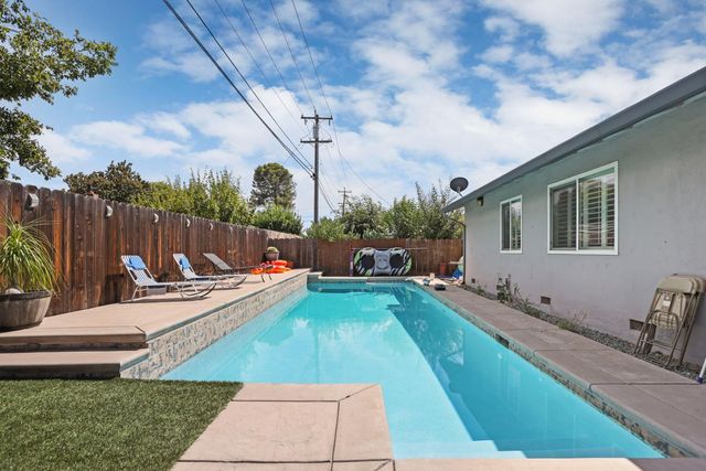 6510 N El Dorado St, Stockton, CA 95207