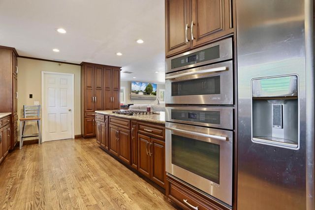 6510 N El Dorado St, Stockton, CA 95207