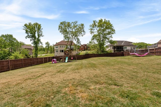 56 Harbor Pt, Lebanon, TN 37087