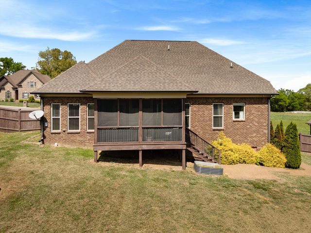 56 Harbor Pt, Lebanon, TN 37087