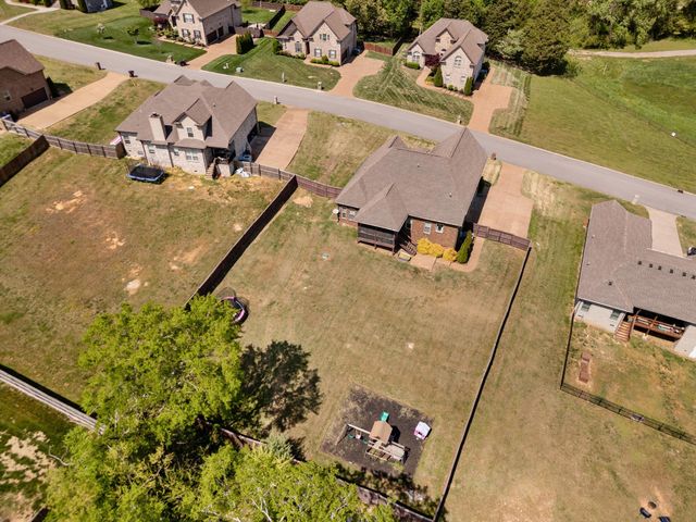 56 Harbor Pt, Lebanon, TN 37087