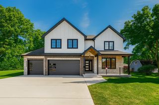 9645 S 78th Court, Hickory Hills, IL 60457