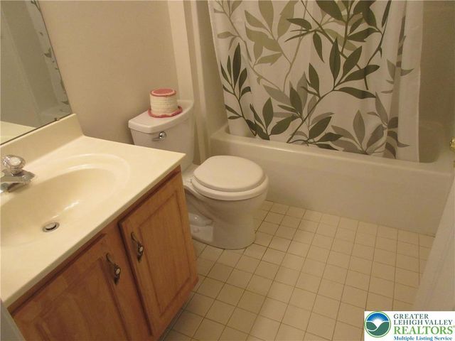 2430 Steeplechase Drive, Lower Macungie Twp, PA 18062
