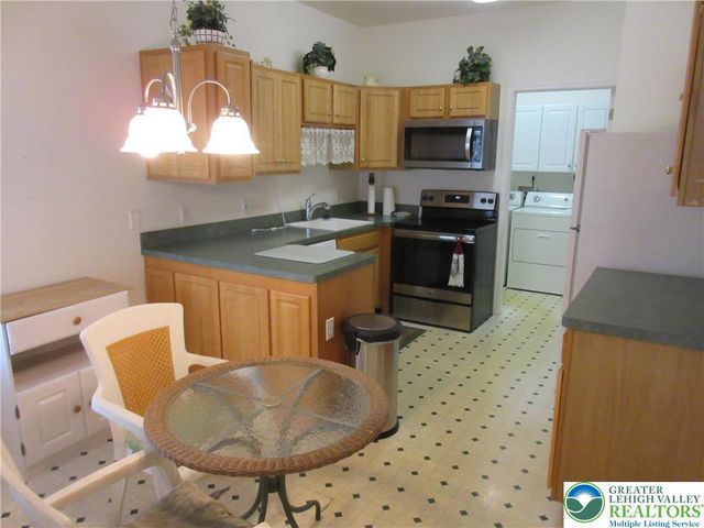 2430 Steeplechase Drive, Lower Macungie Twp, PA 18062
