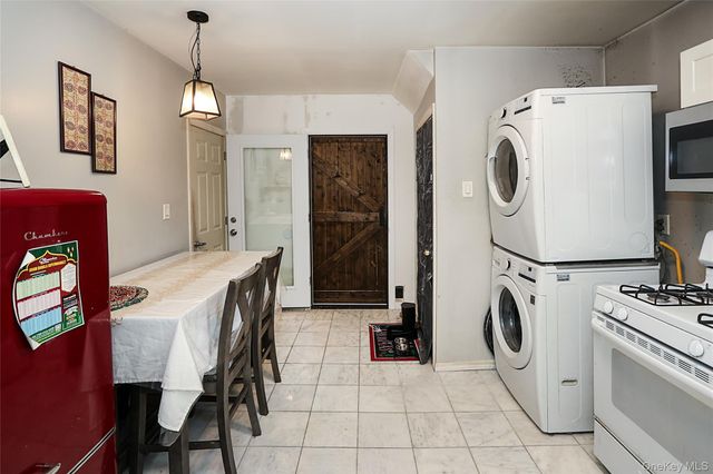 89-47 212th Street, Queens Village, NY 11427