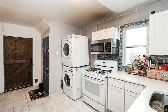 89-47 212th Street, Queens Village, NY 11427