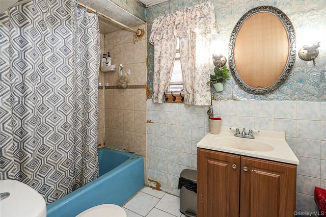 89-47 212th Street, Queens Village, NY 11427