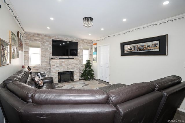 89-47 212th Street, Queens Village, NY 11427