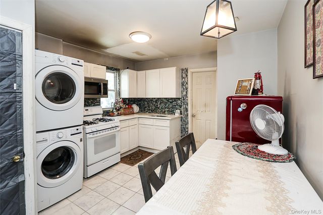 89-47 212th Street, Queens Village, NY 11427