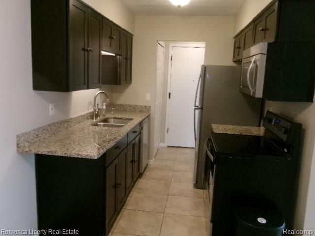 15110 Fairfield Street B, Livonia, MI 48154