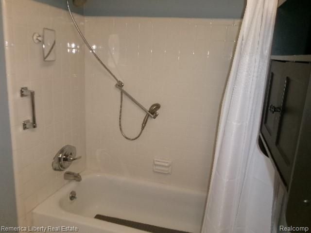 15110 Fairfield Street B, Livonia, MI 48154